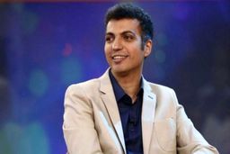 ببینید مواجهه عادل فردوسی پور با یک مرد لخت|ماجرای یک استقبال عجیب