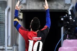 پیراهن دیگو مارادونا چگونه به دست لیونل مسی رسید؟

