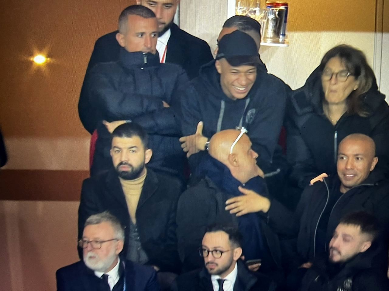 تعطیلات خانوادگی امباپه در پاریس وسط بازی!