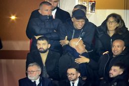 تعطیلات خانوادگی امباپه در پاریس وسط بازی!