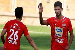 دلربایی مهاجم پرسپولیسی برابر استقلال!

