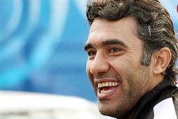 فیلم دیده نشده از عابدزاده در حال ساندویچ فروشی!

