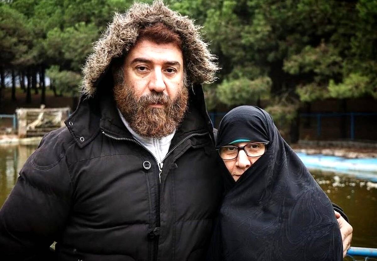 عکس اشک آور از عیددیدنی ننه علی انصاریان بر سر مزار پسرش