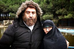 عکس اشک آور از عیددیدنی ننه علی انصاریان بر سر مزار پسرش