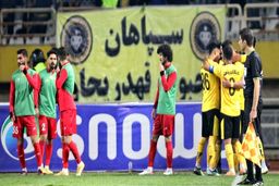 قرارداد 3 بازیکن  سپاهان و  پرسپولیس اصلاح شد