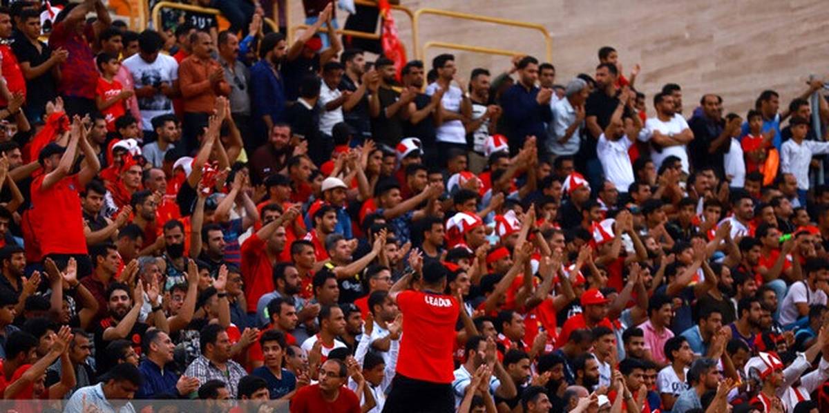 رد خون پرسپولیس روی دست هوادار!
