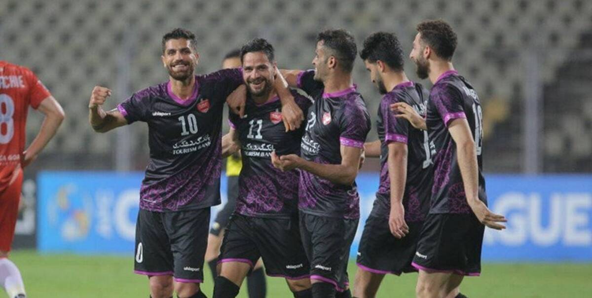 فیلم لحظه ورود تیم پرسپولیس به فرودگاه مهرآباد
