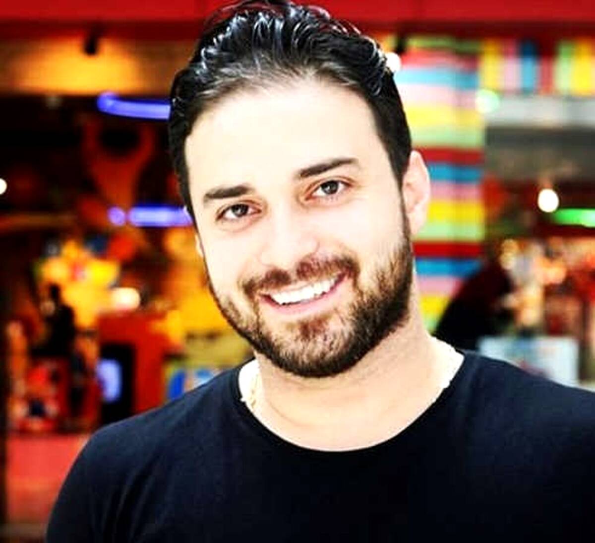 عکس جشن تولد خودمونی بابک جهانبخش برای زن دومش | آقا بابک و خانمش چه ستی هم کردن وسط رودخونه اوشون فشن