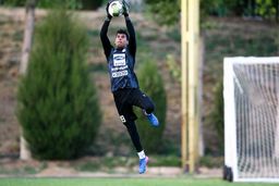 فکری دروازه‌بان استقلال را اخراج کرد

