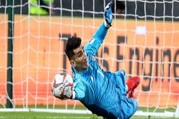 آیا دروازه بان پرسپولیس باید بازیکن سال آسیا می‌شد؟/ هیاهوی سیاسی با اهداف خاص زیر پوشش مستطیل سبز

