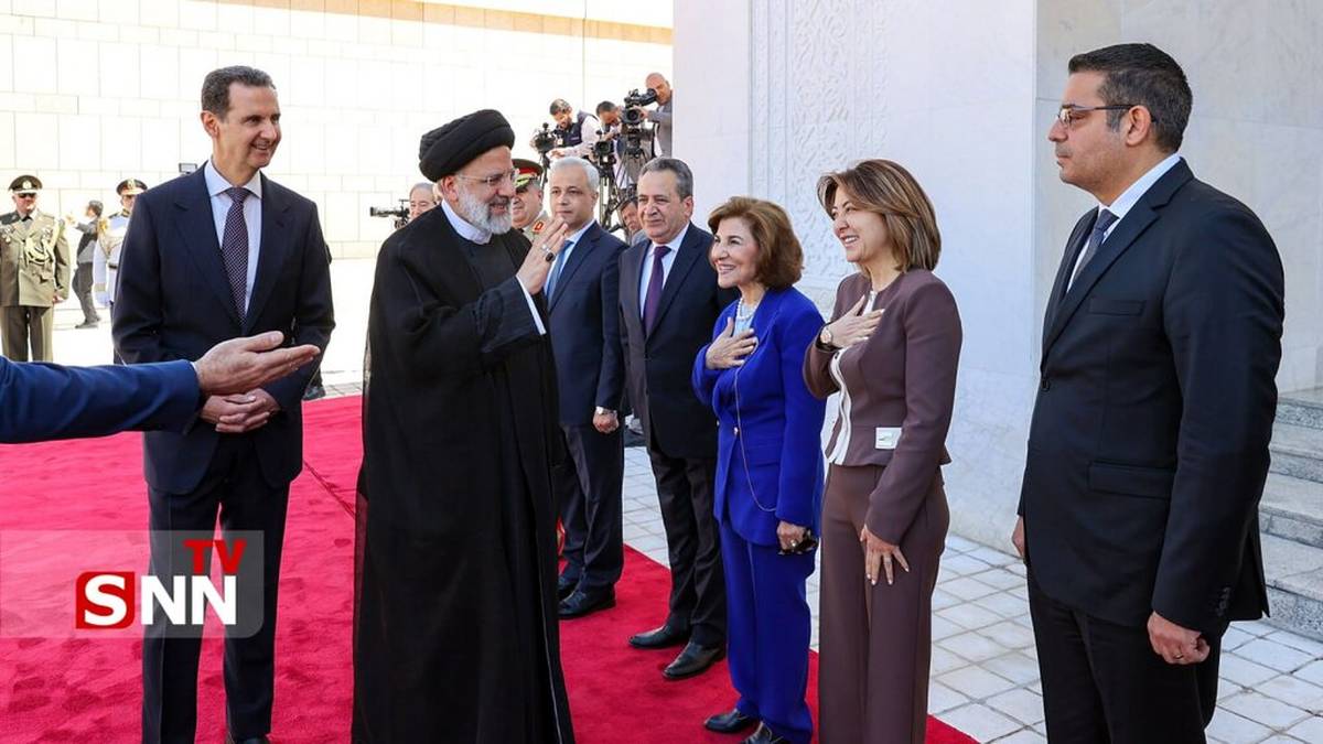 اصل ماجرای لبخند رئیسی به زنان بد پوشش سوری ؛ عکسی که خبرساز شد