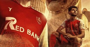 پوستر پرسپولیس برای بازی با استقلال با نقش‌آفرینی شیر سنگی
