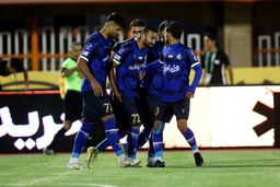 تصاویر چشمان پر از اشک ارسلان مطهری بعد از گل قهرمانی