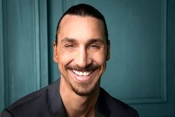 هواداران خشمگین بینی زلاتان را شکستند! + عکس
