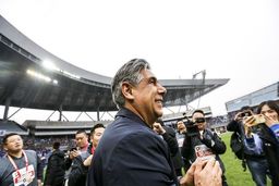 حمله مربی پرسپولیسی به بازار آزاد چین!

