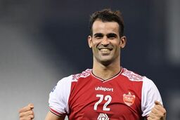 عکس 16+ از در رفتگی انگشت عیسی آلکثیر در بازی سوپرجام