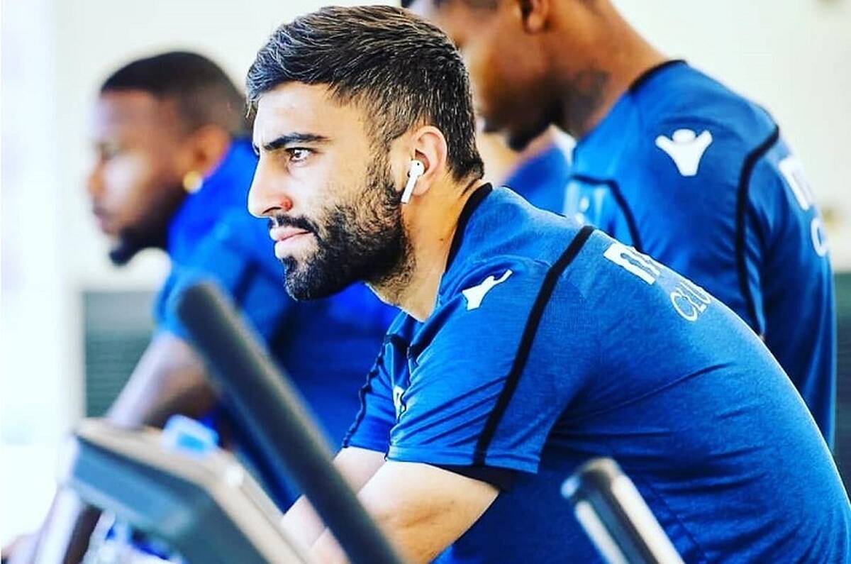 مهاجم استقلالی در اروپا همبازی گلر پرسپولیس می‌شود؟

