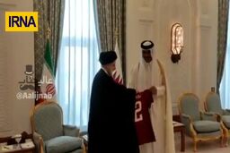 اهدای پیراهن تیم ملی فوتبال قطر به رئیسی |ویدئو