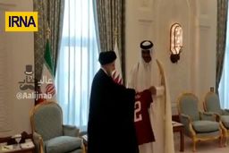 اهدای پیراهن تیم ملی فوتبال قطر به رئیسی |ویدئو