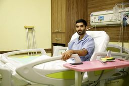 رسول‌پناه از انصاری عیادت و با بیمارستان تسویه کرد+عکس