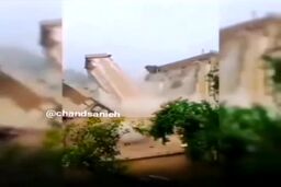 لحظه فرو ریختن دلخراش خانه تاریخی زیبای یزد بر اثر باران