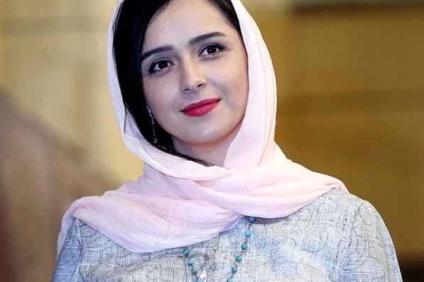 اخبار سلبریتی ها:ترانه علیدوستی با لباس در دریای عمان؛ترانه و صابر ابر در کافه