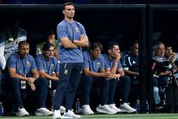 گریه اسکالونی پس از صعود دراماتیک آرژانتین
