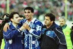 حاشیه های عجیب نبردهای استقلال – پیکان / رونمایی از مهدی هاشمی‌نسب با پیراهن آبی 

