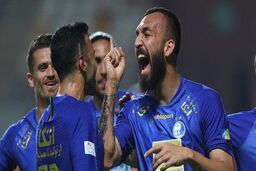 چشمی: من با ام‌الصلال یا هیچ تیمی دیگری قرارداد امضا نکرده‌ام  