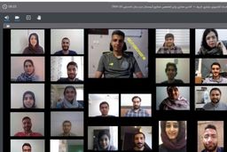 تیپ جالب عادل فردوسی‌پور در کلاس مجازی دانشگاه شریف