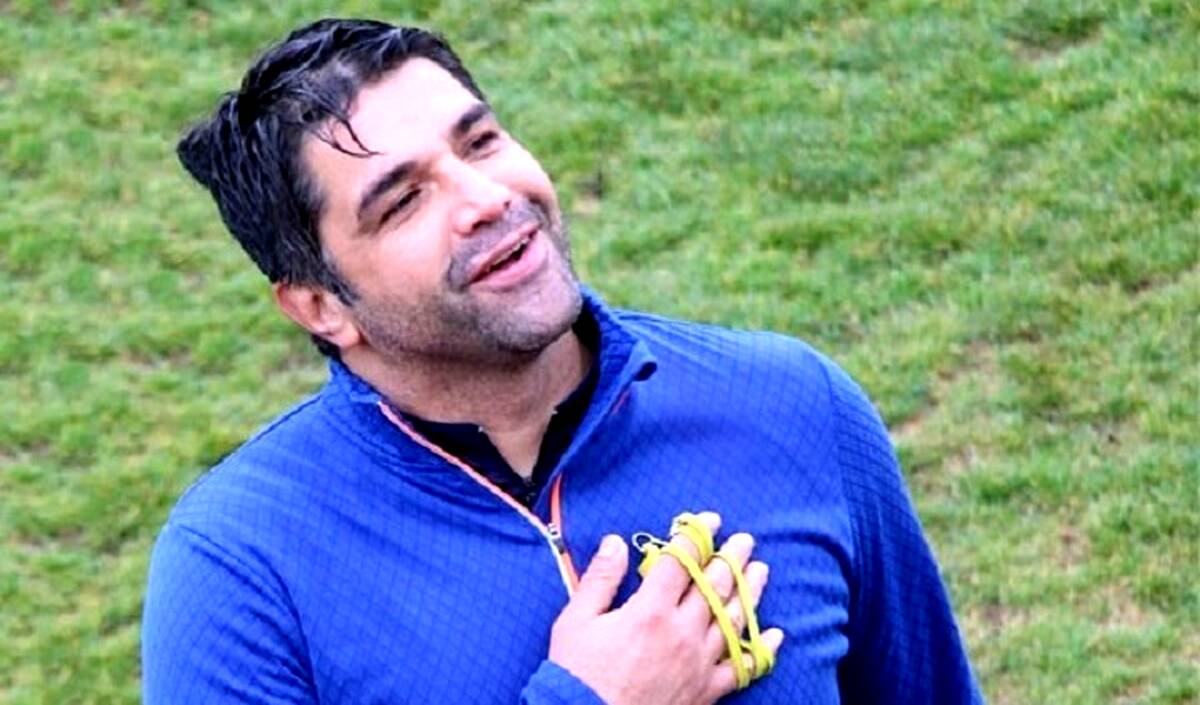 چه کسی روی فرهاد فشار می‌آورد؟