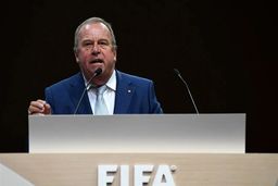 هشدار یک مسئول در فیفا: فعلاً مسابقات را از سر نگیرید!

