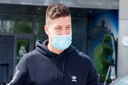 دیواری که باعث مصدومیت مهاجم رئال شد!

