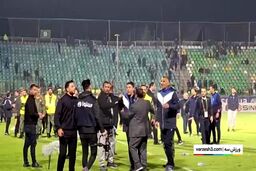 (ویدئو) درگیری کادر فنی استقلال بافیلمبردار پخش زنده
