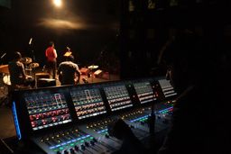 منو بشناس تلاش موسسه موسیقی ماوا و خوانندگان سرشناس ایرانی برای تقویت هویت ملی 