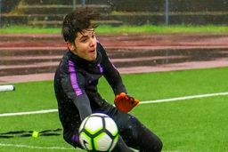 دروازه‌بان ایرانی تاتنهام قراردادش را تمدید کرد

