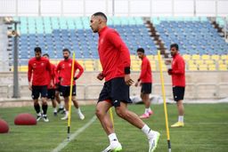 نبیل برای توافق وارد باشگاه پرسپولیس شد