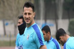 کارت بازی مهاجم استقلال با پیراهن پرسپولیس +عکس لو رفته 