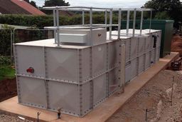 تفاوت مخزن فایبرگلاس با استیل، بتنی و پلی اتیلنی