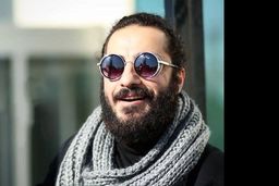 نوید محمدزاده بازیگر معروف نابینا شد! + جزئیات

