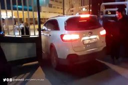 بازگشت شبانه مادر و داماد علی انصاریان به بیمارستان؛فیلم