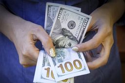 قیمت دلار امروز 13 اسفند 1401 | منتظر ریزش سنگین قیمت دلار باشیم؟ 