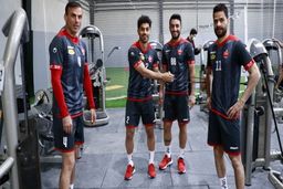 بازیکنان پرسپولیس وزنه و استخر را مهمان کاپیتان شدند