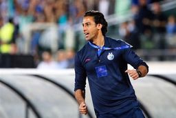 گزینه هدایت استقلال در راه فرانسه

