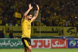 مهاجم سپاهان ازدواج کرد