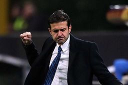 استراماچونی متهم به پولشویی شد؟ / دلار به چمدان خارجی‌ها می‌رود، به حساب‌شان نه!

