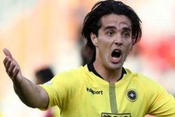 تعظیم طولانی مدت نورافکن برای طلب بخشش !

