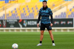 عکس؛ رونالدو و تمرین زدن ضربه ایستگاهی در تمرینات النصر
