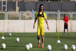 استقلال میزبان هافبک تراکتور