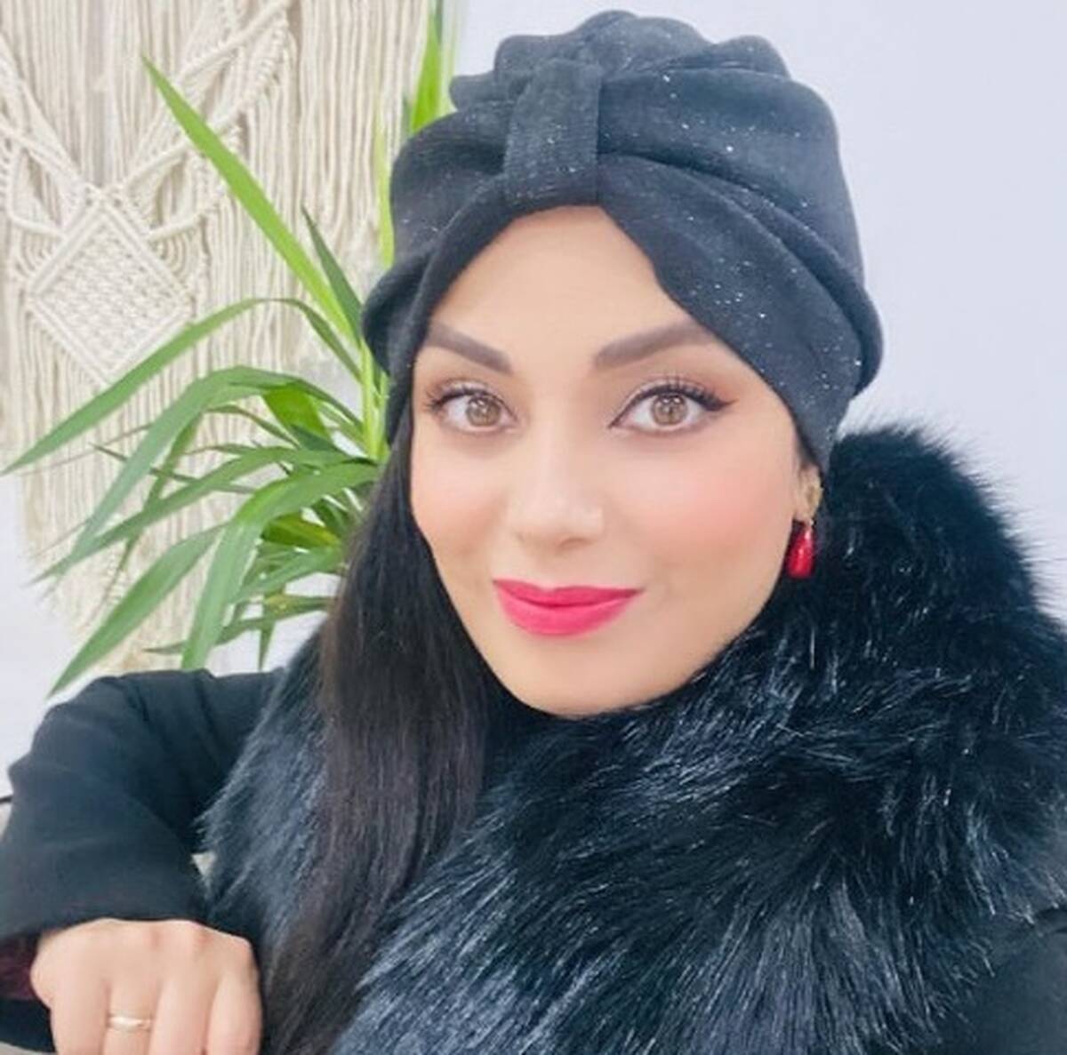 حجاب عجیب صبا راد کنار دریا